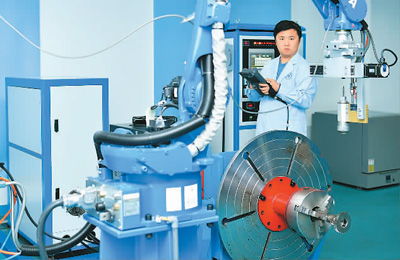 以科技創(chuàng)新為引擎，驅(qū)動(dòng)新型工業(yè)化邁向高端化智能化綠色化